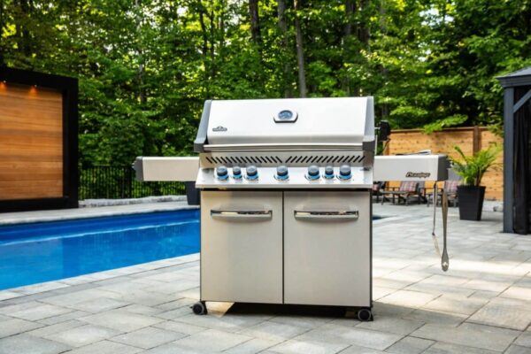 Napoleon Prestige 665 RSIB Freestanding Gas BBQ - Image 2